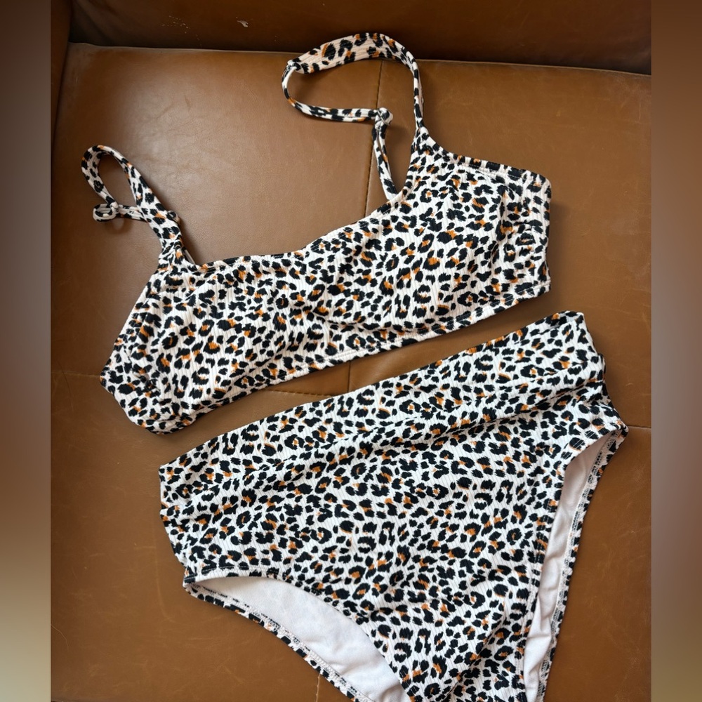 SUPER CUTE High waisted, leopard print bikini